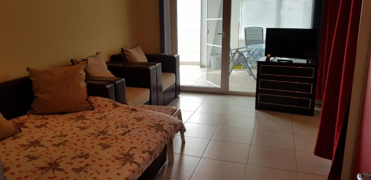 Nasty Apartament コスティネシュティ エクステリア 写真